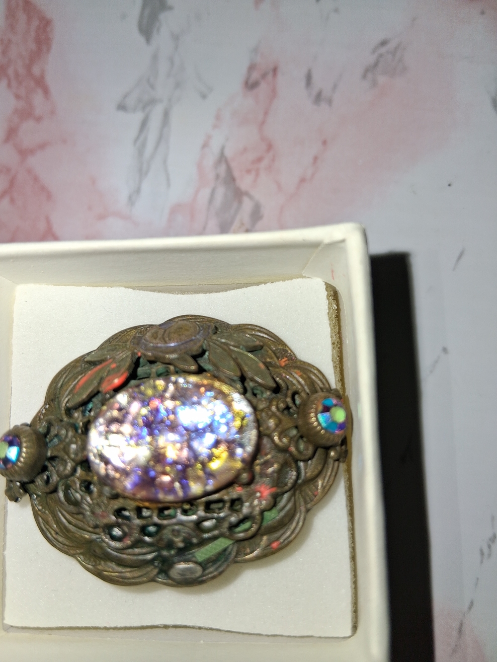 Source Unknown Iridescent Multi-Flash Glass Cabochon Filigree Ring